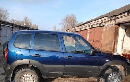 Chevrolet Niva I рестайлинг, 2017 год, 800 000 рублей, 2 фотография