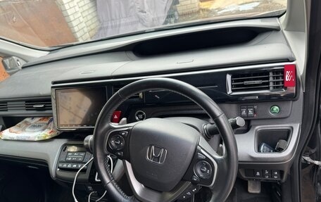 Honda Stepwgn IV, 2018 год, 2 300 000 рублей, 8 фотография