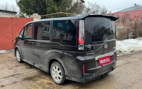 Honda Stepwgn IV, 2018 год, 2 300 000 рублей, 3 фотография