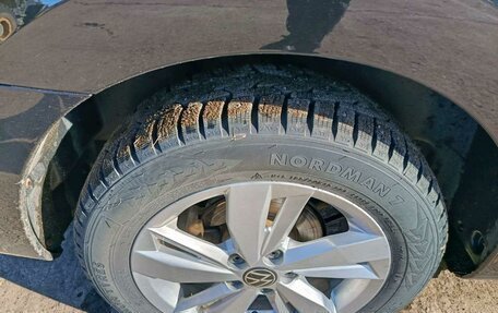 Volkswagen Polo VI (EU Market), 2021 год, 1 360 000 рублей, 3 фотография