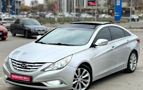 Hyundai Sonata VI, 2010 год, 920 000 рублей, 1 фотография