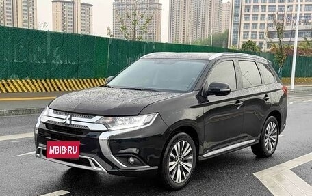 Mitsubishi Outlander III рестайлинг 3, 2021 год, 2 150 000 рублей, 1 фотография