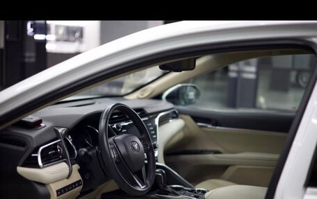 Toyota Camry, 2018 год, 2 970 000 рублей, 8 фотография