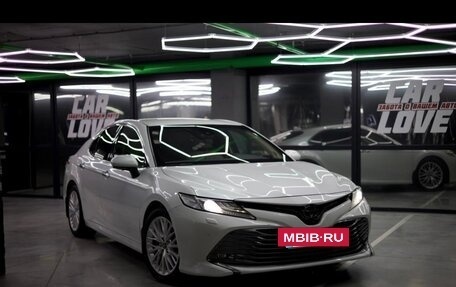 Toyota Camry, 2018 год, 2 970 000 рублей, 2 фотография