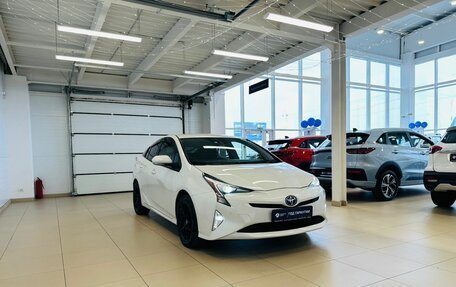 Toyota Prius IV XW50, 2017 год, 1 749 999 рублей, 8 фотография