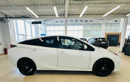 Toyota Prius IV XW50, 2017 год, 1 749 999 рублей, 7 фотография