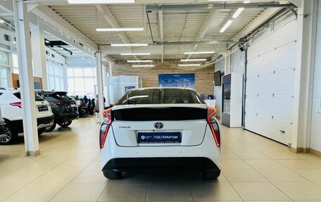 Toyota Prius IV XW50, 2017 год, 1 749 999 рублей, 5 фотография