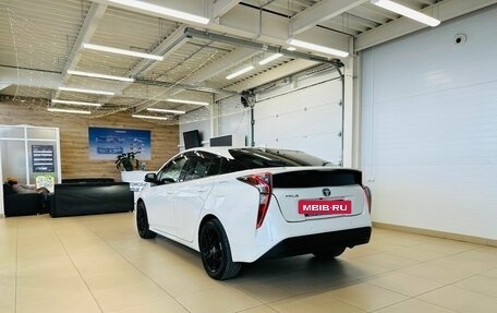 Toyota Prius IV XW50, 2017 год, 1 749 999 рублей, 4 фотография