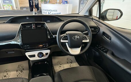 Toyota Prius IV XW50, 2017 год, 1 749 999 рублей, 15 фотография
