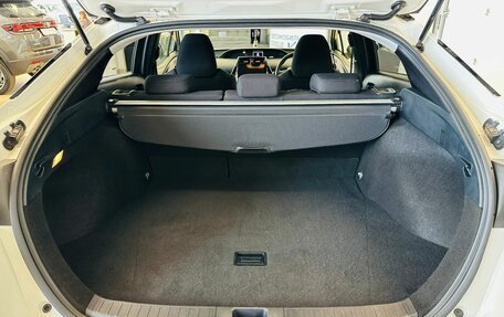 Toyota Prius IV XW50, 2017 год, 1 749 999 рублей, 19 фотография