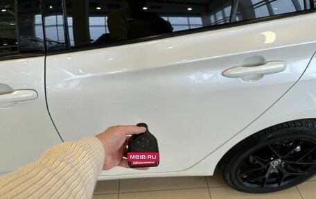 Toyota Prius IV XW50, 2017 год, 1 749 999 рублей, 22 фотография