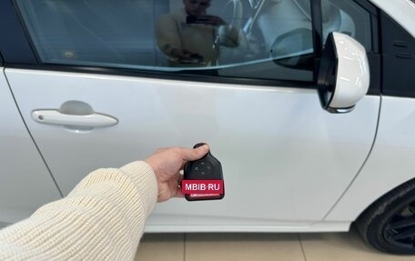 Toyota Prius IV XW50, 2017 год, 1 749 999 рублей, 26 фотография