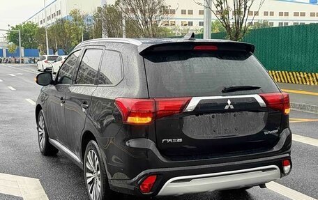 Mitsubishi Outlander III рестайлинг 3, 2021 год, 2 150 000 рублей, 3 фотография