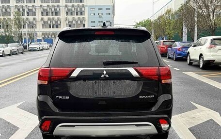 Mitsubishi Outlander III рестайлинг 3, 2021 год, 2 150 000 рублей, 4 фотография