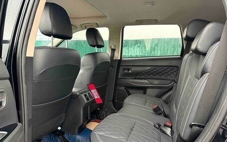 Mitsubishi Outlander III рестайлинг 3, 2021 год, 2 150 000 рублей, 8 фотография