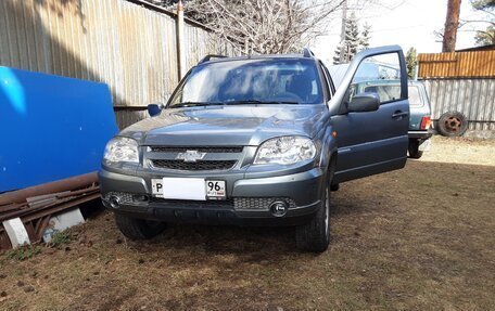 Chevrolet Niva I рестайлинг, 2010 год, 550 000 рублей, 1 фотография