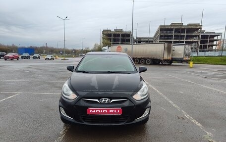 Hyundai Solaris II рестайлинг, 2013 год, 950 000 рублей, 1 фотография