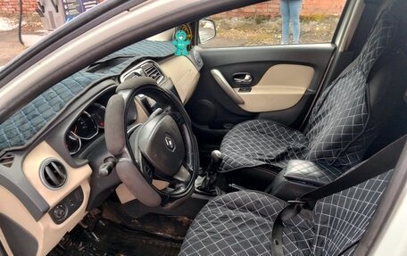 Renault Logan II, 2015 год, 600 000 рублей, 6 фотография