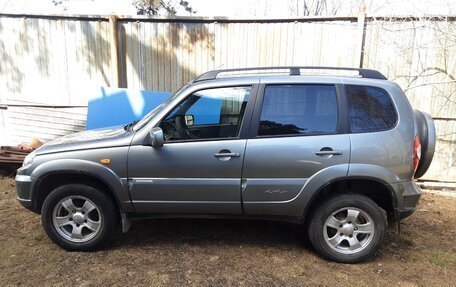 Chevrolet Niva I рестайлинг, 2010 год, 550 000 рублей, 3 фотография