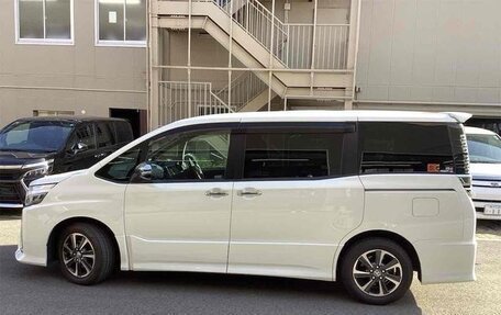 Toyota Voxy III, 2020 год, 1 994 000 рублей, 4 фотография