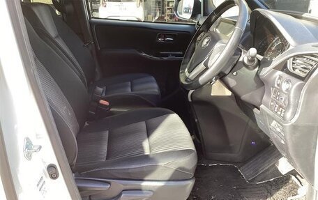 Toyota Voxy III, 2020 год, 1 994 000 рублей, 9 фотография