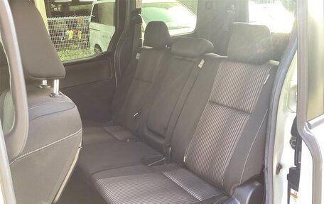 Toyota Voxy III, 2020 год, 1 994 000 рублей, 10 фотография