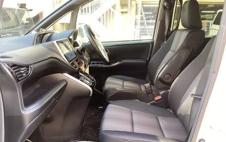 Toyota Voxy III, 2020 год, 1 994 000 рублей, 8 фотография