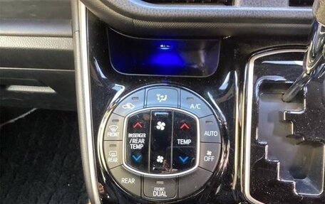 Toyota Voxy III, 2020 год, 1 994 000 рублей, 16 фотография