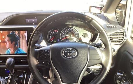 Toyota Voxy III, 2020 год, 1 994 000 рублей, 14 фотография