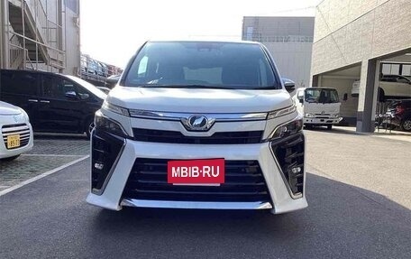 Toyota Voxy III, 2020 год, 1 994 000 рублей, 2 фотография