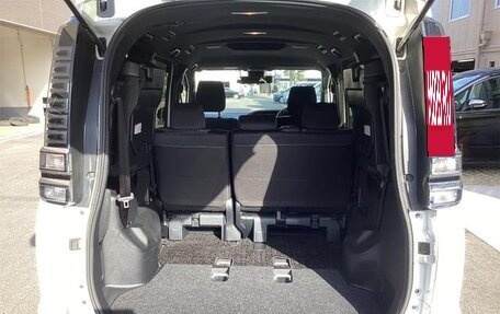 Toyota Voxy III, 2020 год, 1 994 000 рублей, 22 фотография