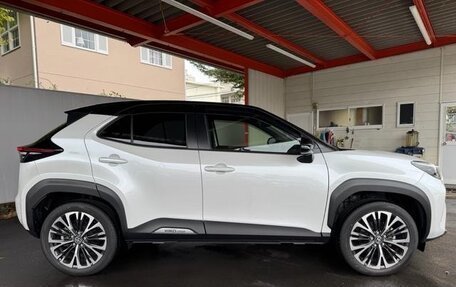 Toyota Yaris Cross, 2023 год, 1 632 000 рублей, 4 фотография