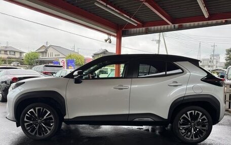 Toyota Yaris Cross, 2023 год, 1 632 000 рублей, 5 фотография