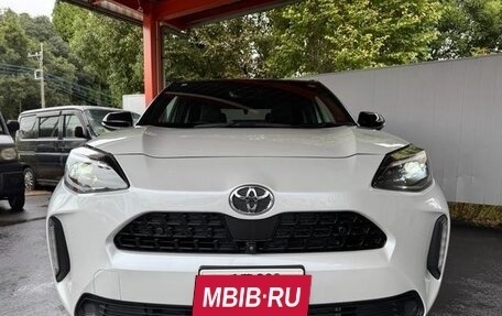 Toyota Yaris Cross, 2023 год, 1 632 000 рублей, 2 фотография