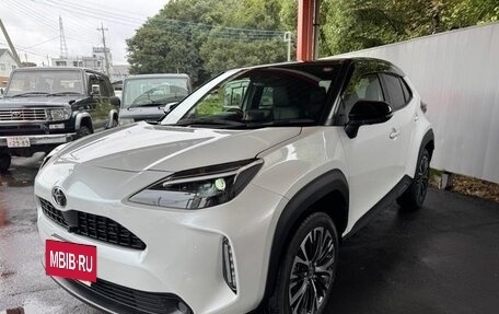 Toyota Yaris Cross, 2023 год, 1 632 000 рублей, 3 фотография