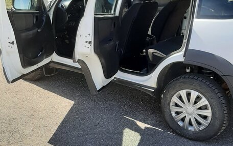 Chevrolet Niva I рестайлинг, 2019 год, 750 000 рублей, 14 фотография