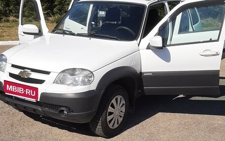 Chevrolet Niva I рестайлинг, 2019 год, 750 000 рублей, 11 фотография
