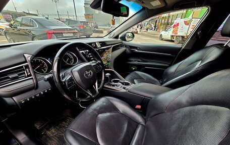 Toyota Camry, 2019 год, 2 650 000 рублей, 10 фотография