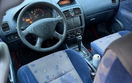 Mitsubishi Carisma I, 2000 год, 100 000 рублей, 4 фотография