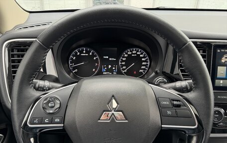 Mitsubishi Outlander III рестайлинг 3, 2022 год, 2 850 000 рублей, 7 фотография