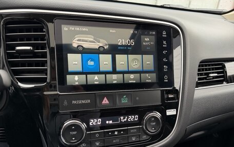 Mitsubishi Outlander III рестайлинг 3, 2022 год, 2 850 000 рублей, 10 фотография