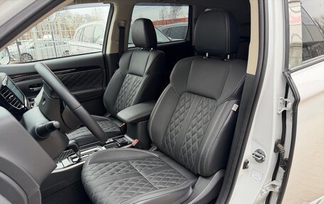 Mitsubishi Outlander III рестайлинг 3, 2022 год, 2 850 000 рублей, 14 фотография