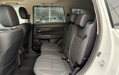 Mitsubishi Outlander III рестайлинг 3, 2022 год, 2 850 000 рублей, 17 фотография