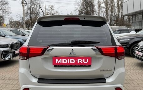 Mitsubishi Outlander III рестайлинг 3, 2022 год, 2 850 000 рублей, 18 фотография