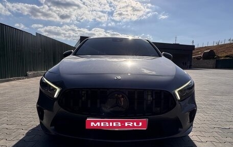 Mercedes-Benz A-Класс, 2019 год, 2 450 000 рублей, 2 фотография