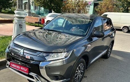 Mitsubishi Outlander III рестайлинг 3, 2021 год, 2 400 000 рублей, 1 фотография