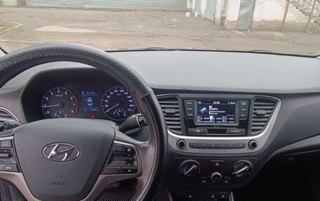 Hyundai Solaris II рестайлинг, 2017 год, 1 250 000 рублей, 7 фотография