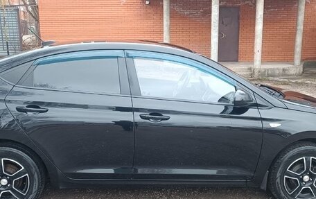 Hyundai Solaris II рестайлинг, 2017 год, 1 250 000 рублей, 2 фотография