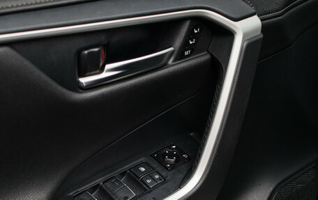 Toyota RAV4, 2021 год, 3 700 000 рублей, 16 фотография