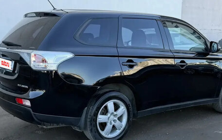 Mitsubishi Outlander III рестайлинг 3, 2014 год, 1 395 000 рублей, 12 фотография